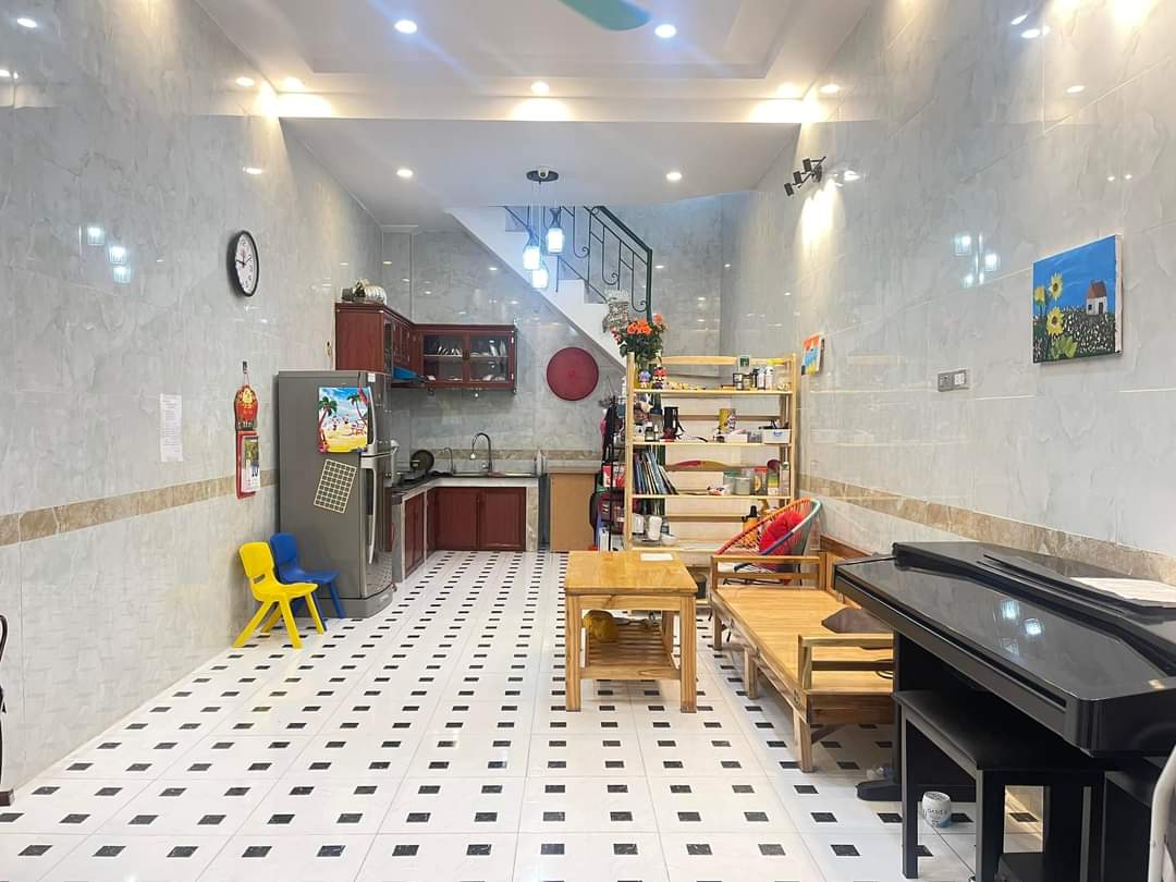 bán nhà đường Xuân Thủy - 35m2 x 3 tầng - nhà đẹp, ở luôn