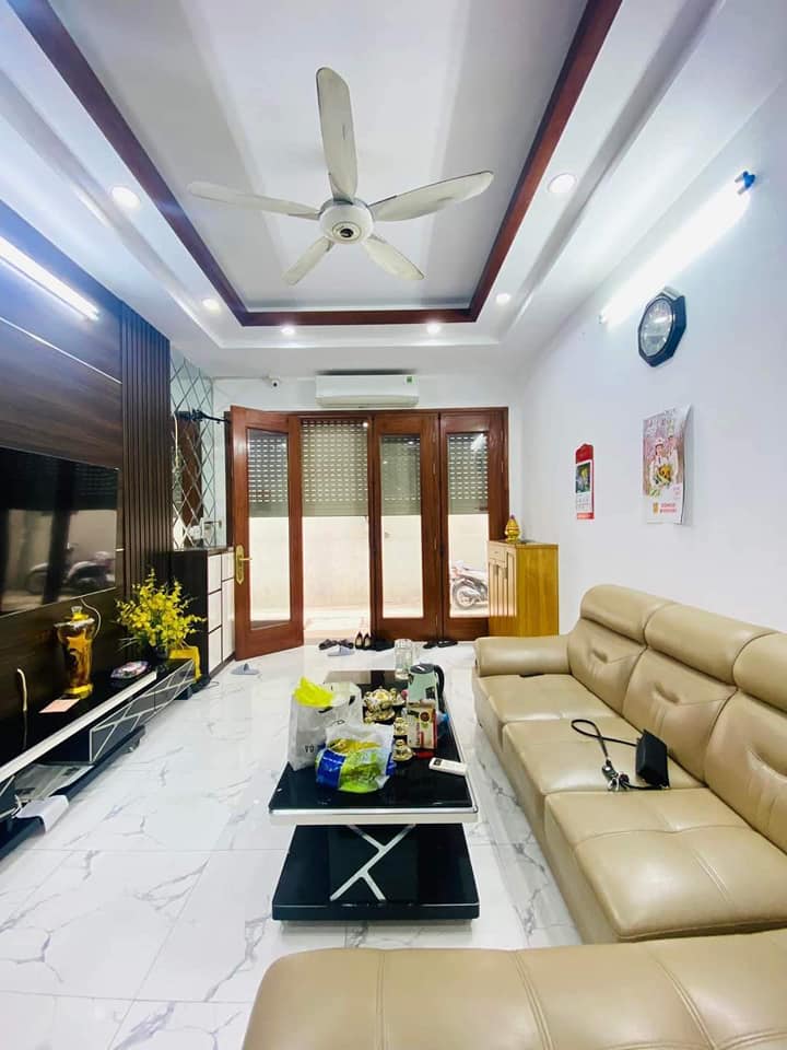 Bán nhà Đền Lừ: 44m x5T, kinh doanh, ô tô , full nội thất --7,8 tỷ