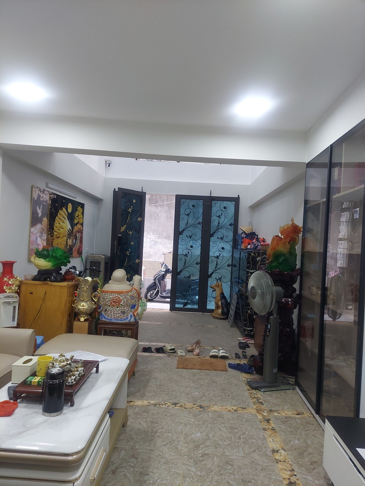 Chính chủ nhờ bán nhà Võ Thị Sáu, DT 40m, 5T, MT 4m, nhỉnh 3 tỷ, Lh: 0984417892