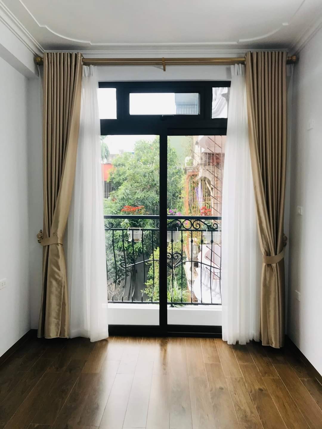 Bán nhà ĐẸP Đường Lĩnh Nam, Ô TÔ, DT 33m X 5T, MT 4 m, giá 3 tỷ 4