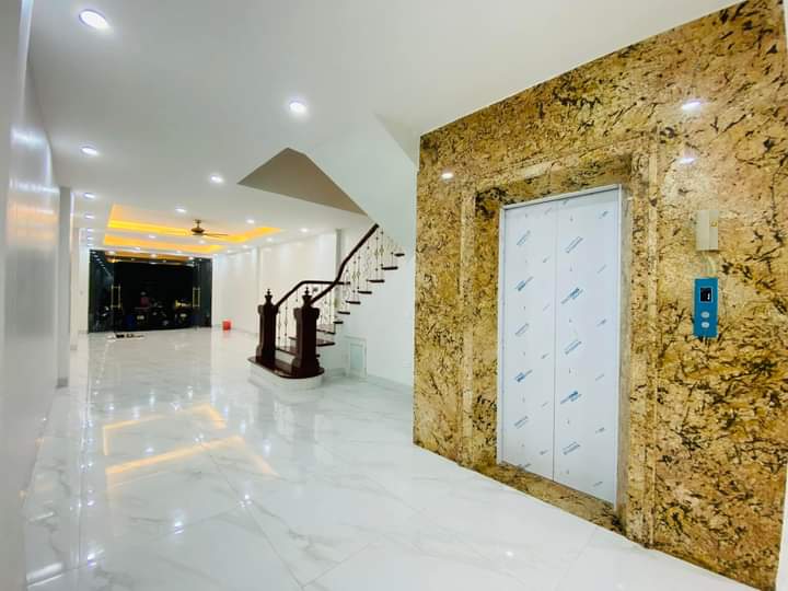 BÁN NHÀ PHỐ VIP ĐỖ QUANG, 7 TẦNG, NHÀ MỚI KOONG, THANG MÁY, GARA LEXUS 7C, KINH DOANH SẦM UẤT