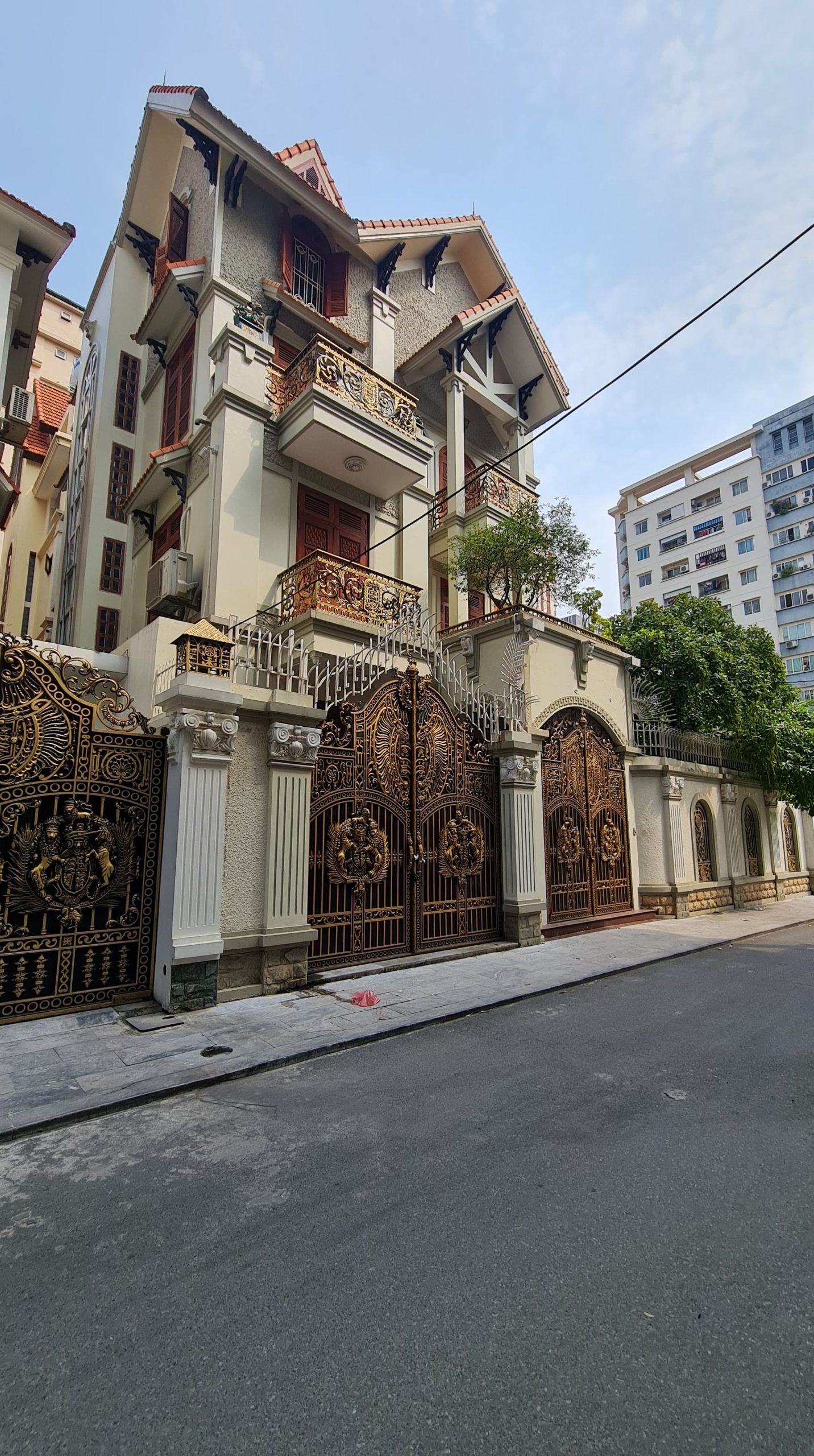 Biệt thự mặt phố Thuỵ Khuê, Tây Hồ, 190m2, 4 tầng, MT 15m, ô tô, kinh doanh, giá 38 tỷ