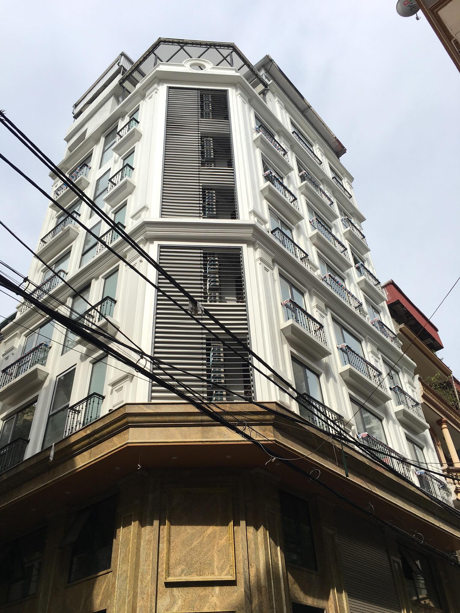 Bán nhà Phố Hoàng Cầu, Đống Đa 500m, 11 tầng, mt 18m. Giá: 200 tỷ