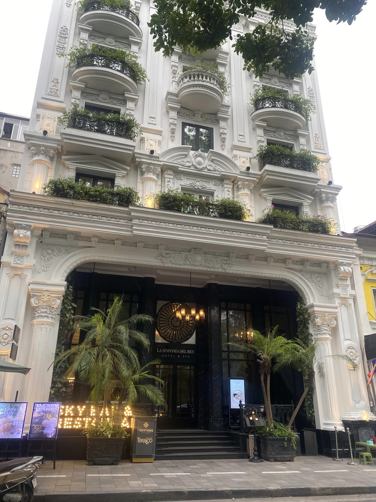 Bán nhà mặt phố Trung Hòa, Cầu Giấy 200m, 8 tầng, mt 9m. Giá: 121 tỷ