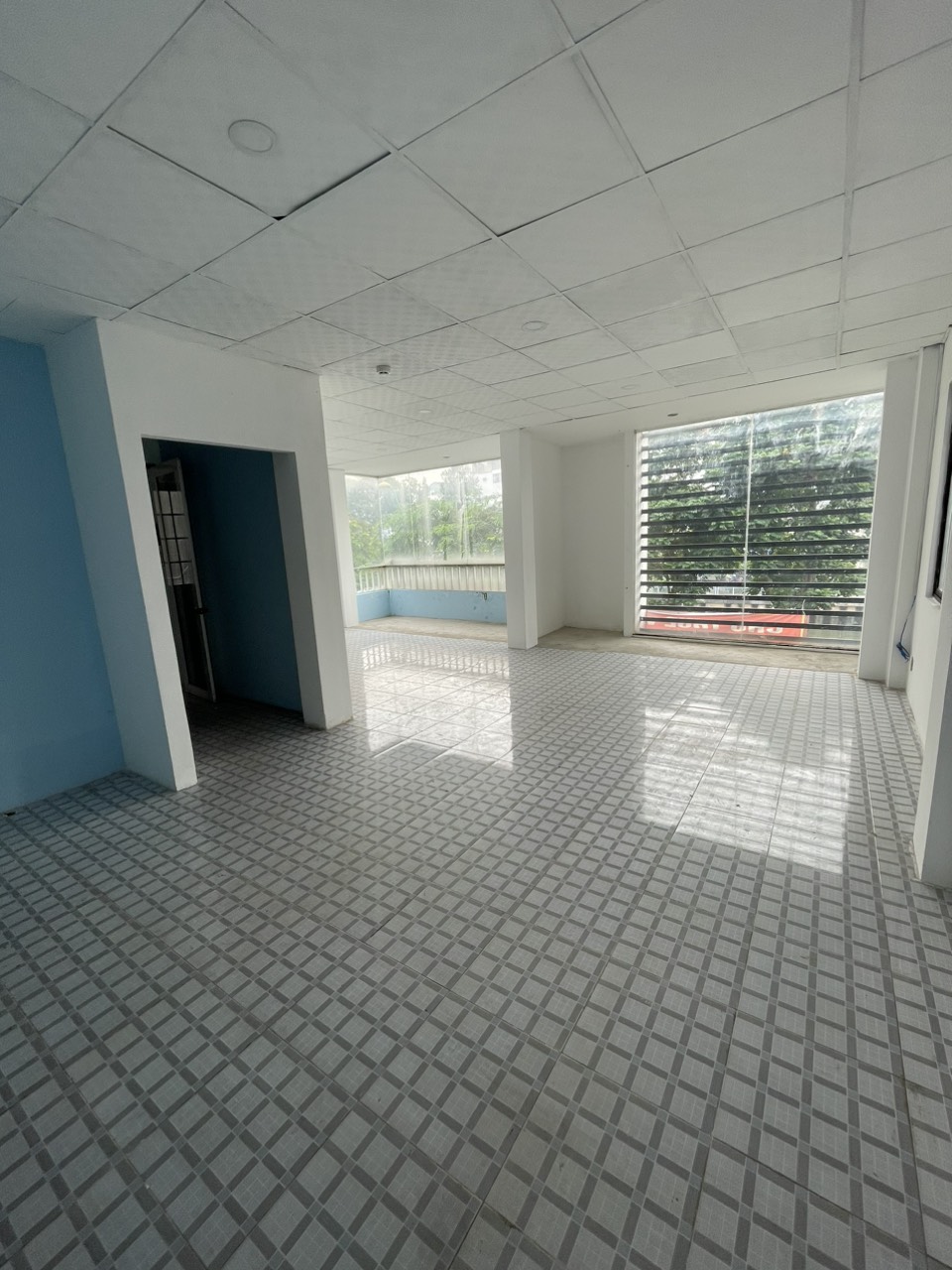 Cho thuê toà nhà MT Trường Sa, Quận 3. Ngang lớn 9,7m. Có TM. Giá: 80 tr/th (TL)