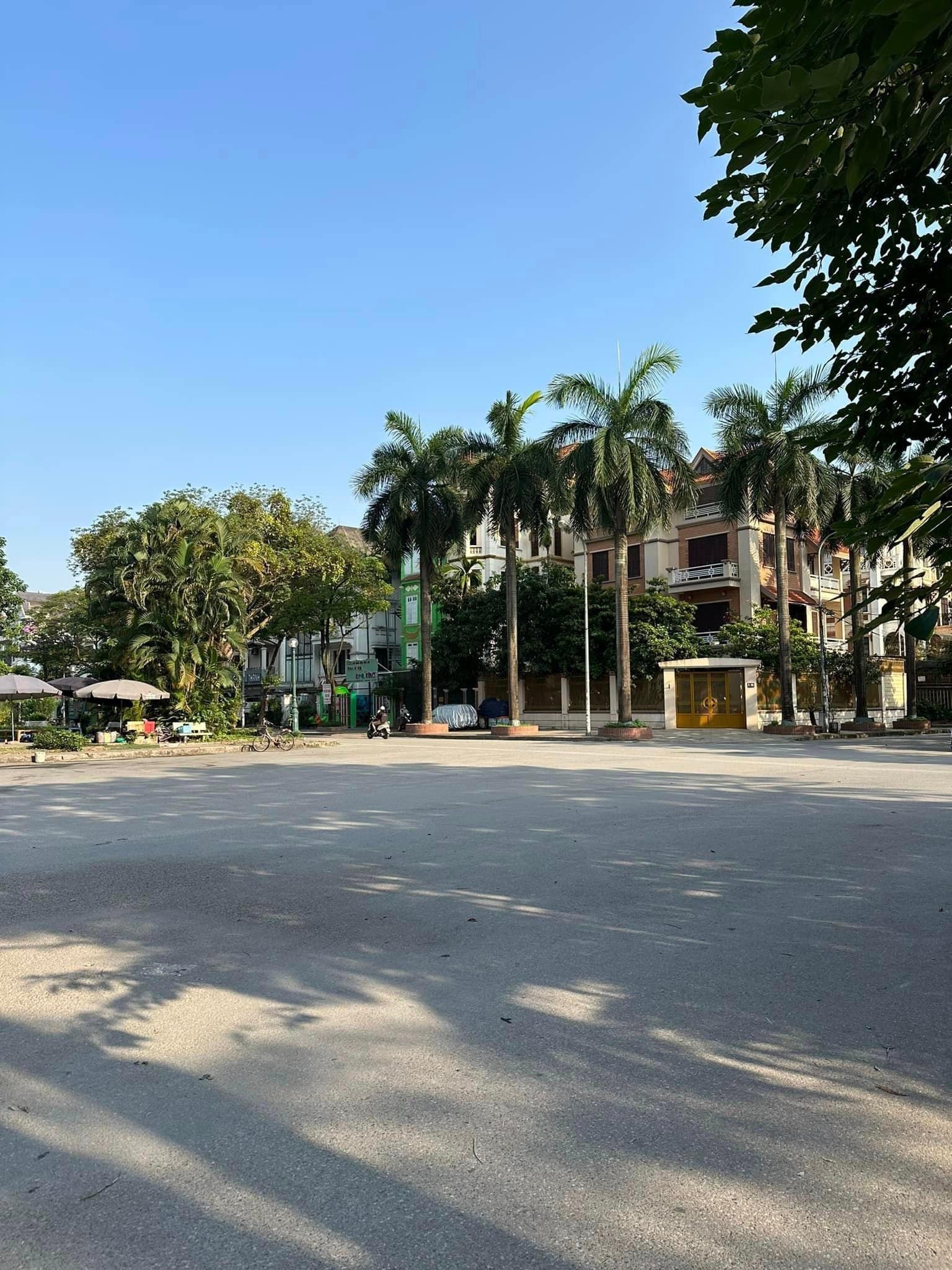 KĐT ĐẠI KIM - MẶT PHỐ XE CONTENO DỪNG ĐỖ CẢ NGÀY - KINH DOANH SẦM UẤT - THOÁNG TRƯỚC SAU