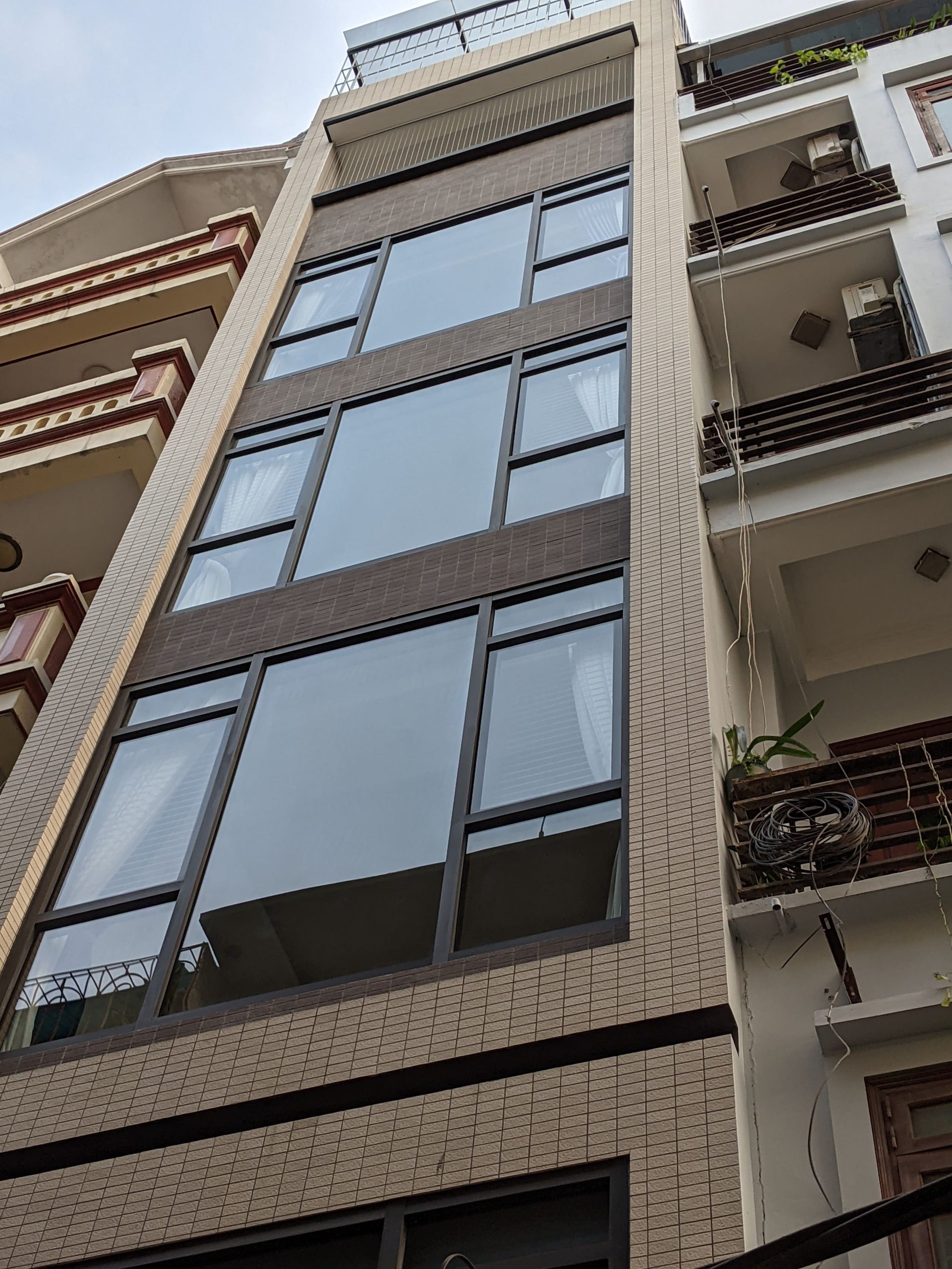 Nhà Đẹp Trần Duy Hưng: DT 58m2*7T, Thang Máy, Ô tô vào nhà. Gần Phố. Giá Rẻ