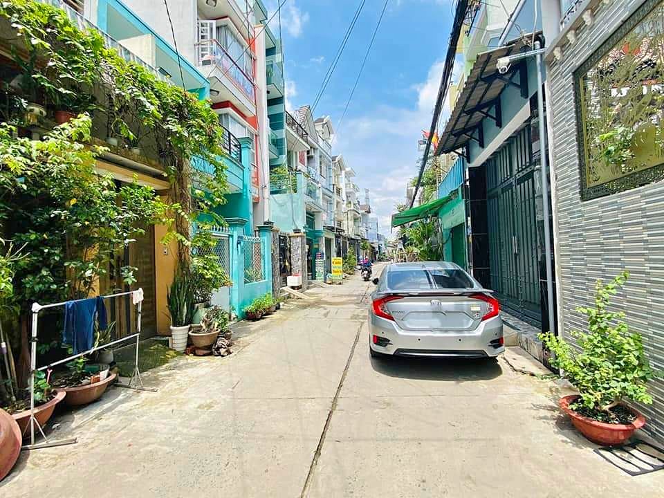 Bán nhà Đường Bình Thành, Bình Tân, 4x10m, 1 trệt 1 lầu, hẻm xe hơi, giá rẻ