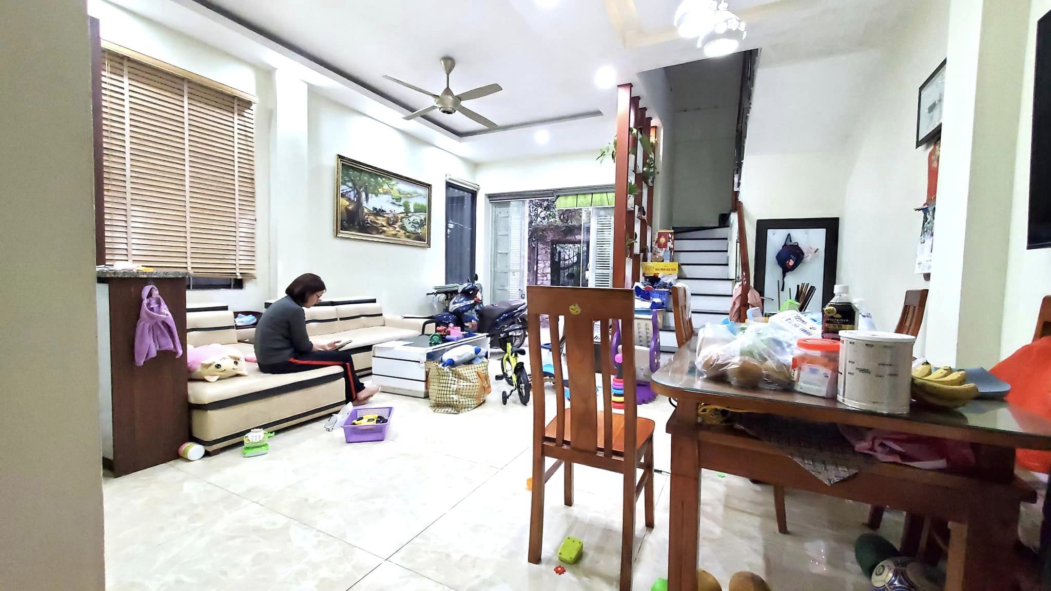 BÁN NHÀ VÕ CHÍ CÔNG- Ô TÔ-LÔ GÓC– Ô CHỜ THANG MÁY- TẶNG NỘI THẤT -65M 5 TẦNG 7.2 TỶ