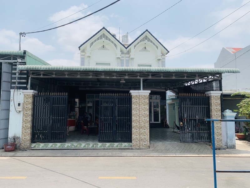 Nhà sắp bị phát mại 250m2, 3 tầng giá tùy khách trả.