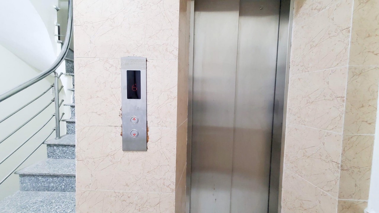 Bán nhà Cầu Giấy- 7 tầng- Thang máy- Ở hoặc cho thuê kinh doanh