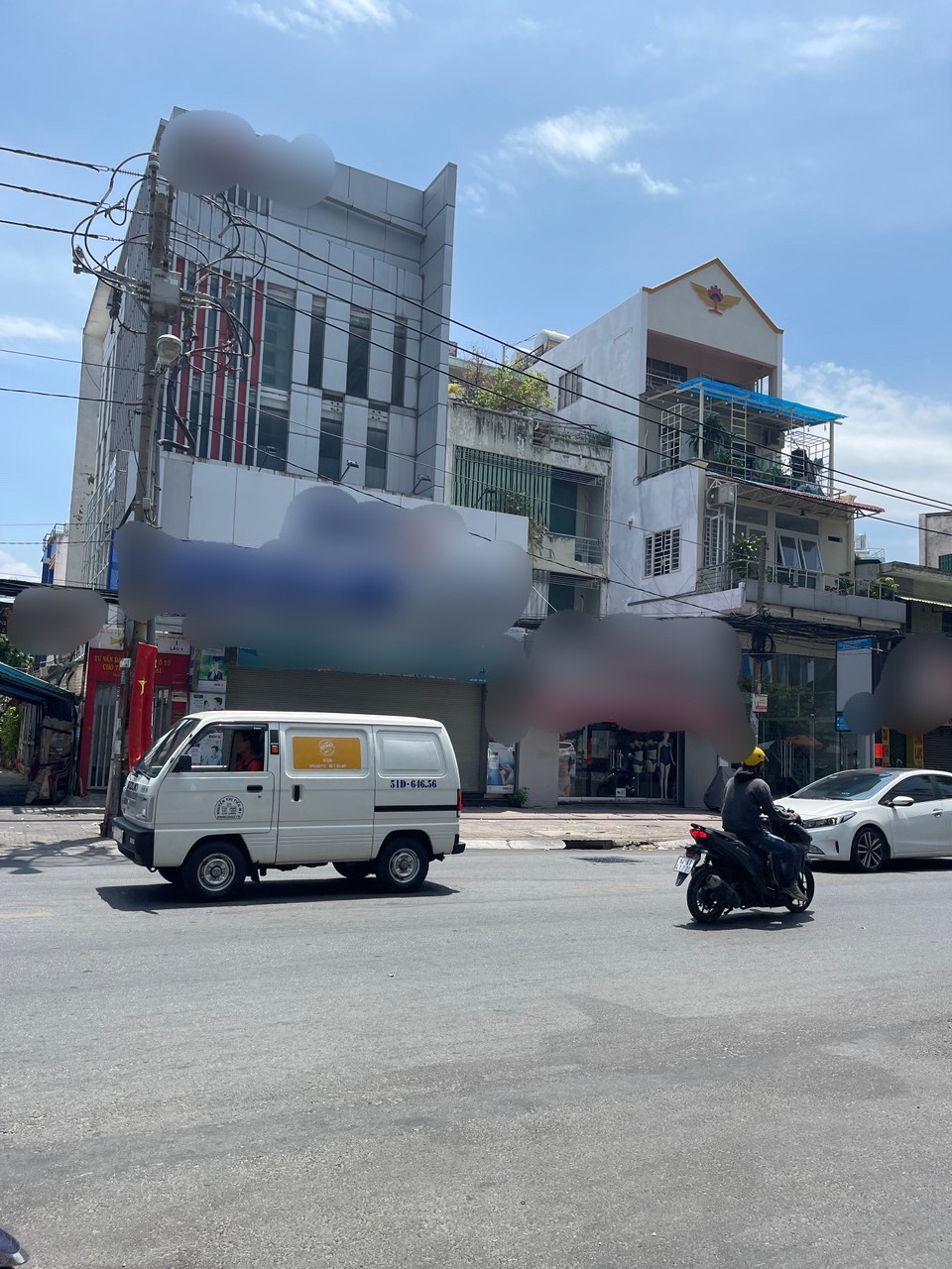 Cho thuê nhà 2 góc MT CMT8. DT: 10*23m. Có TM. Giá: 10.500$