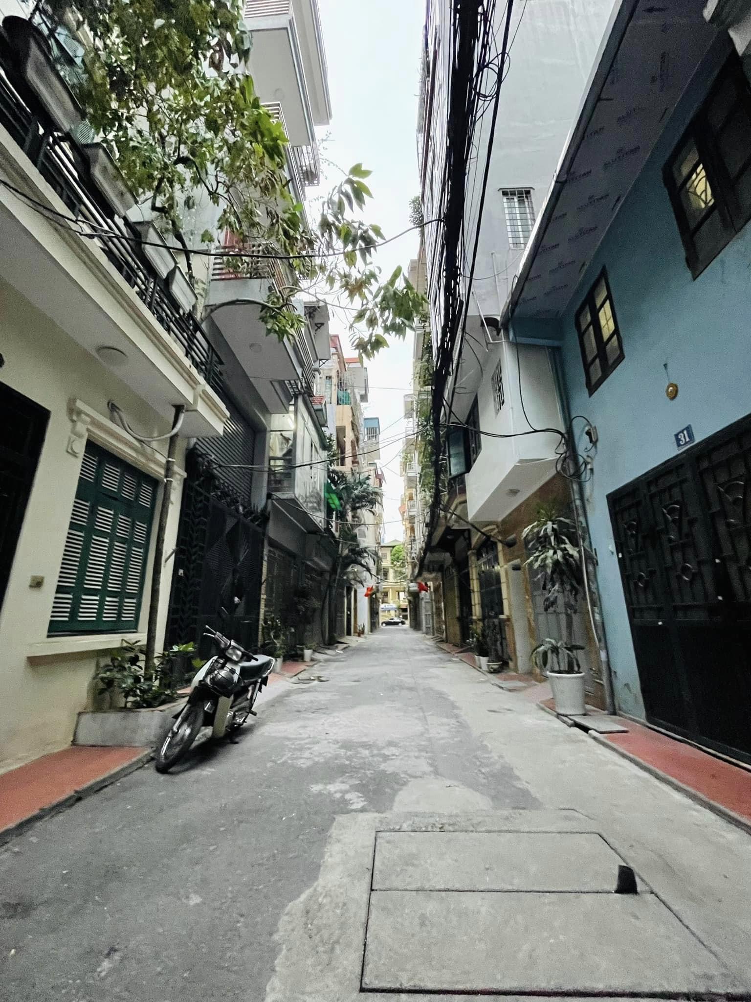 Bán đất tặng nhà khu phân lô Quân đội Hoàng Sâm-ngõ ô tô tránh đỗ thoải mái-ô tô vào nhà-kinh doanh văn phòng đỉnh-cách mặt phố 30m