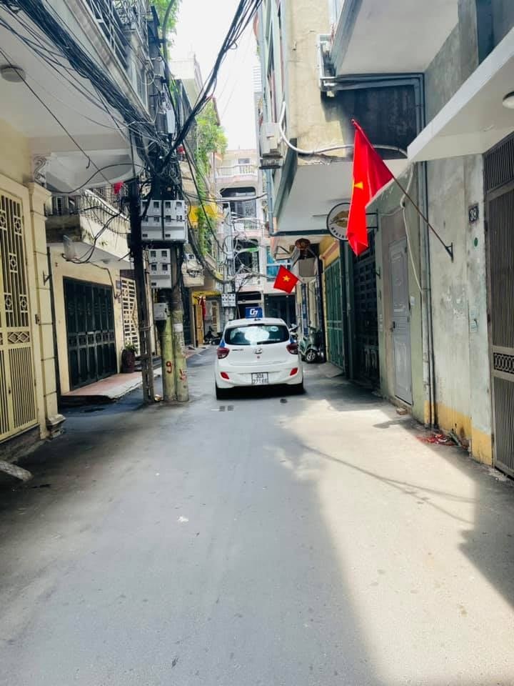 Bán nhà Phân lô Hoàng Văn Thái 35m2, ô tô tránh, ngõ thông, mặt tiền 4m giá bán 4,1 tỷ. Rất hiếm !