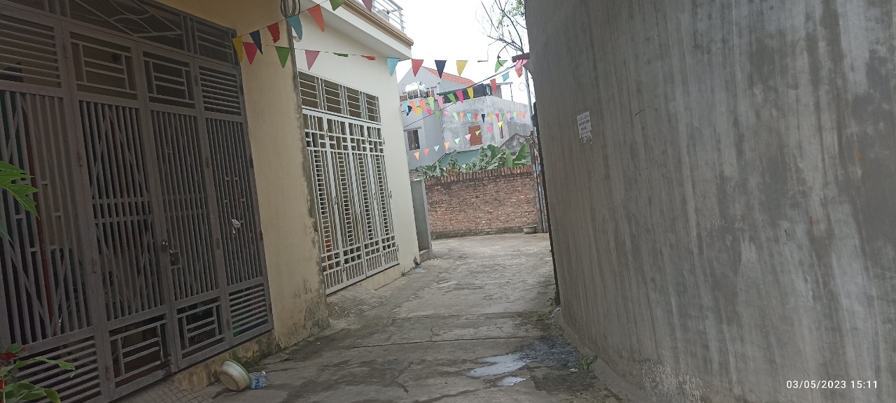 Cần tiền bán gấp lô đất 50m2 ngay KCN Phố Nối A. Giá chỉ 900 triệu.