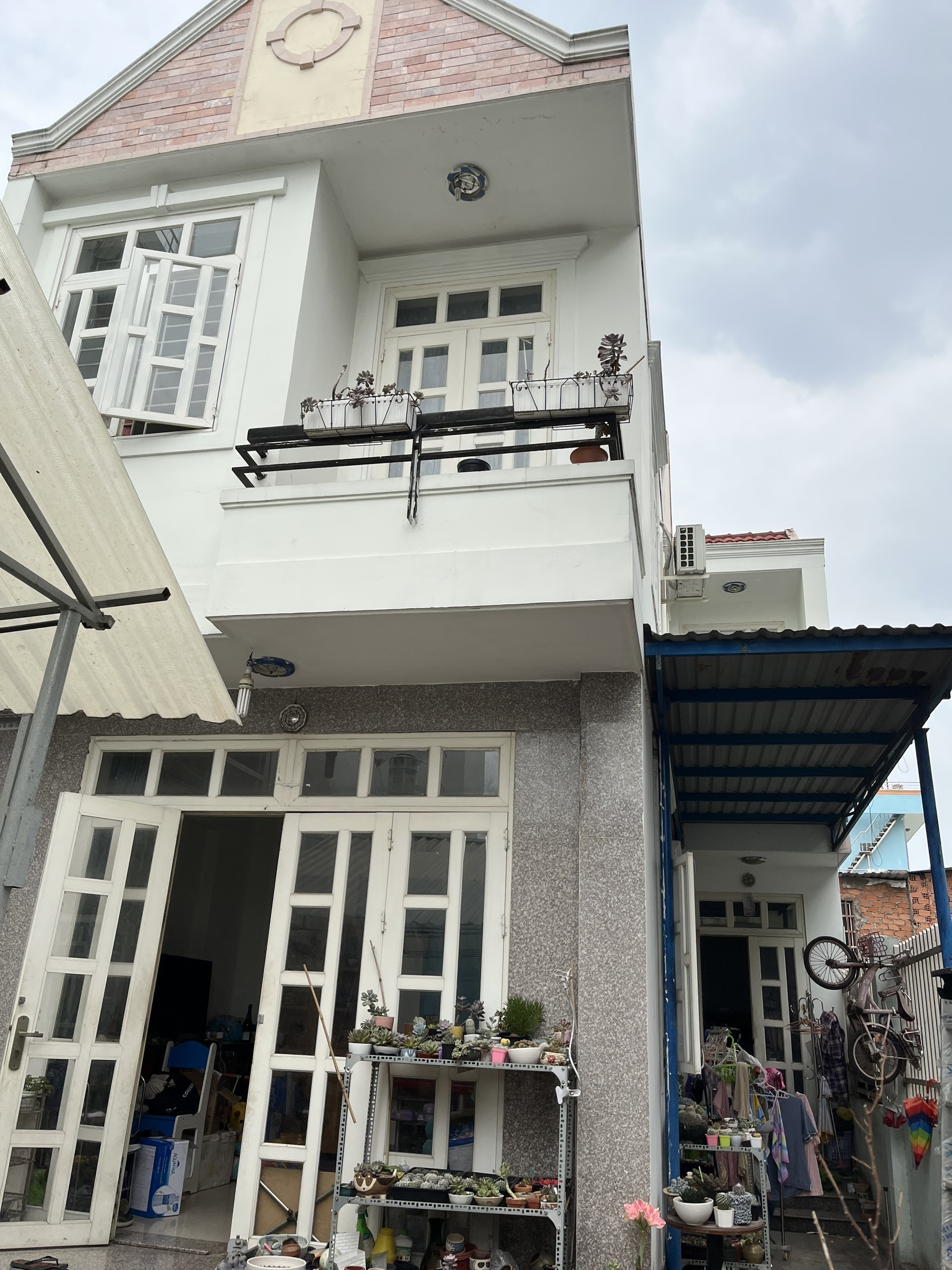 Cần bán nhà chính chủ hẻm xe hơi an ninh cổng 2 lớp khu biệt thự, Đang cho thuê 10tr