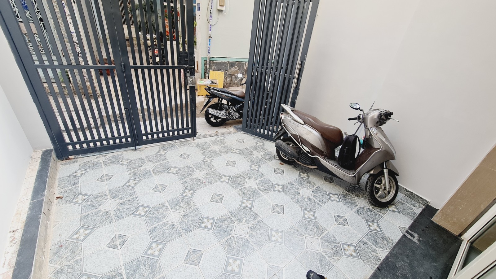 Bán Nhà Tân Phú 3 Tầng, DT khủng 93M2, HXH chỉ nhỉnh 6 tỷ.