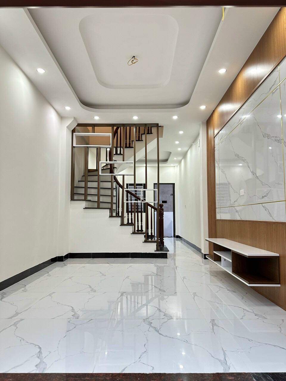 Bán nhà cuối phố Trịnh Văn Bô, Di Trạch, Kim Chung 38M 4 Tầng giá 2.25 tỷ