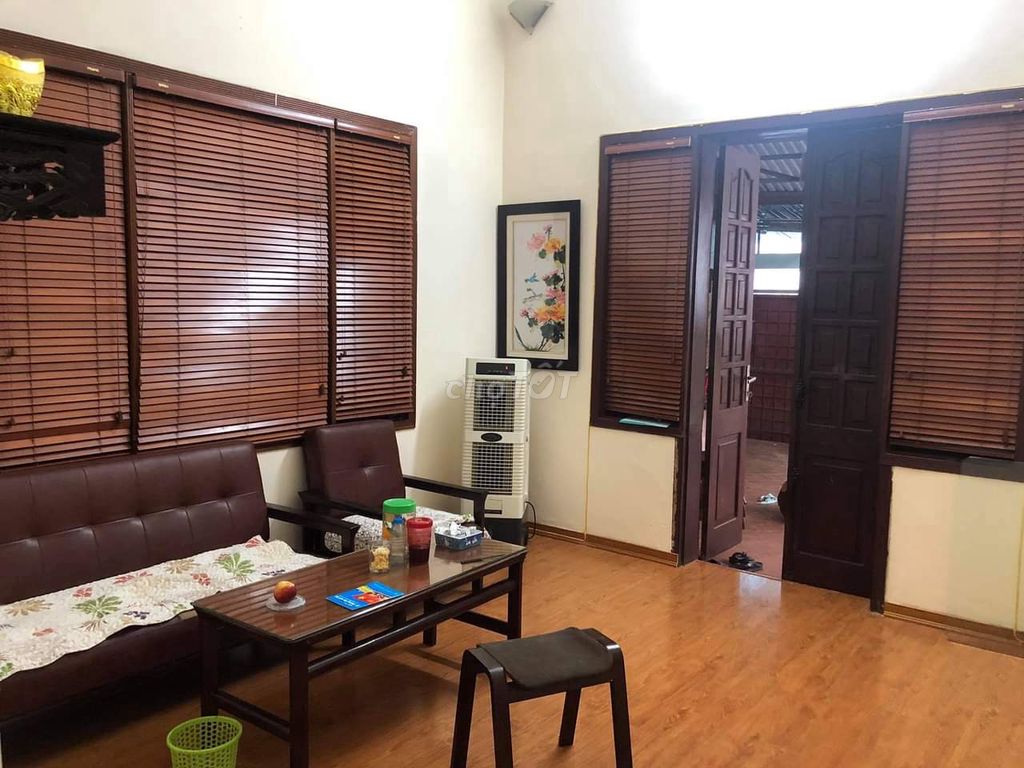 Cho thuê nhà 110 m2 gồm 3 phòng ngủ tại số 6 ngõ 534 đường Bưởi, Vĩnh Phúc, Ba Đình
