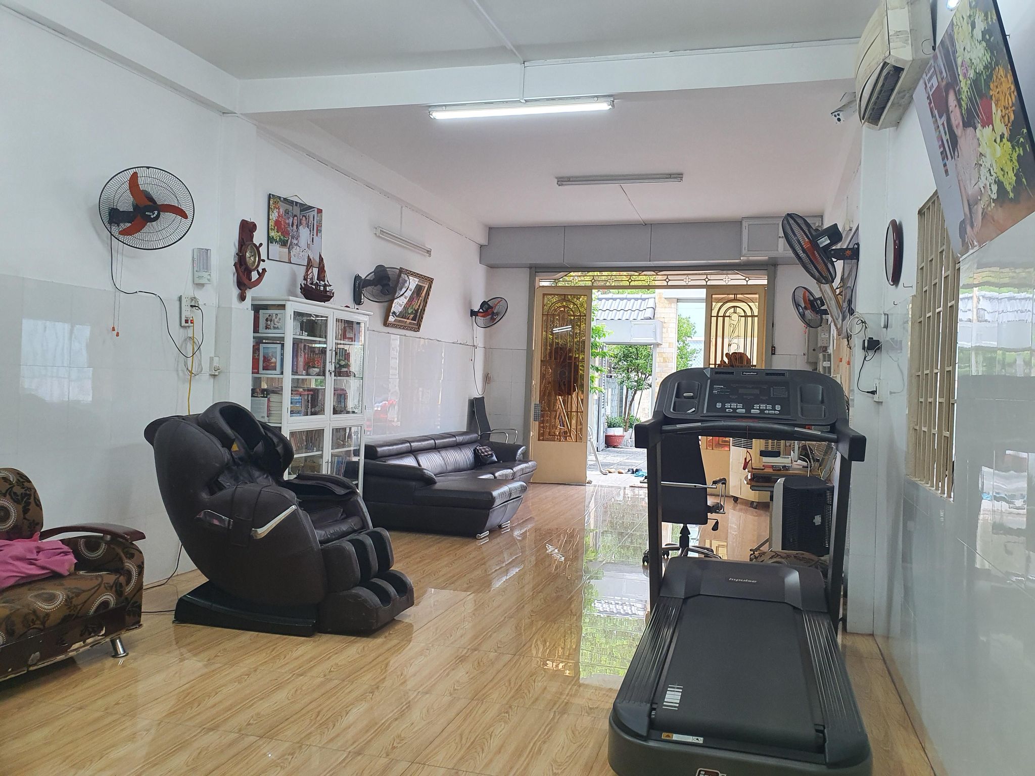 GIẢM GIÁ- BÁN GẤP Nhà PHAN VĂN HỚN HÓC MÔN 300 M2(8.5m x 36m) Chỉ 10 Tỷ TL