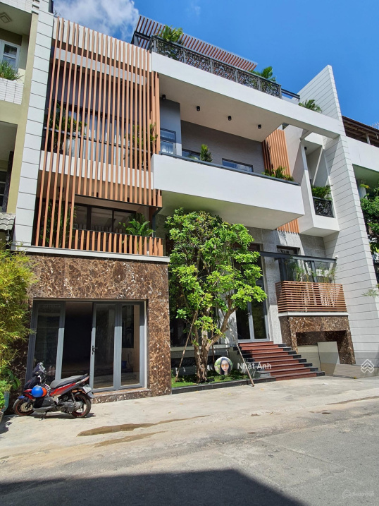 Bán biệt thự hầm, 3 tầng đẹp lung linh đường Nguyễn Minh Hoàng, K300, P. 12, Tân Bình chỉ 30 tỷ