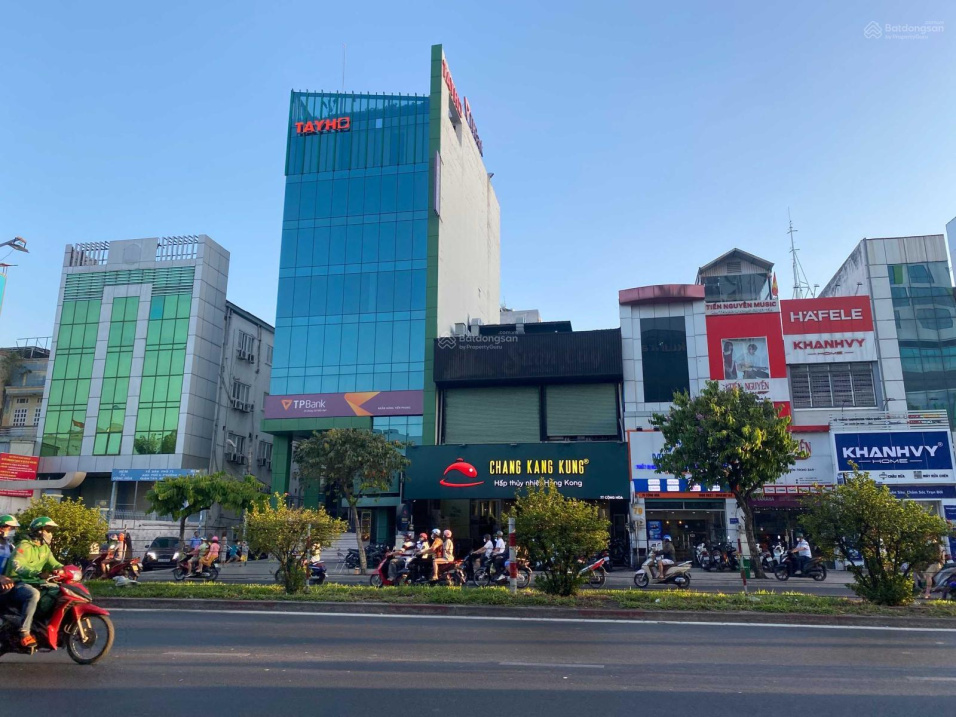 Siêu phẩm đầu tư, giá tốt, bán gấp, mặt tiền Cộng Hòa, Q. Tân Bình. 10x31m, 2 tầng, CN 280m2