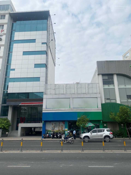 Bán nhà mặt tiền đường Hoàng Văn Thụ, quận Tân Bình. 8x32m, 3 tầng, XD hầm, 7 tầng