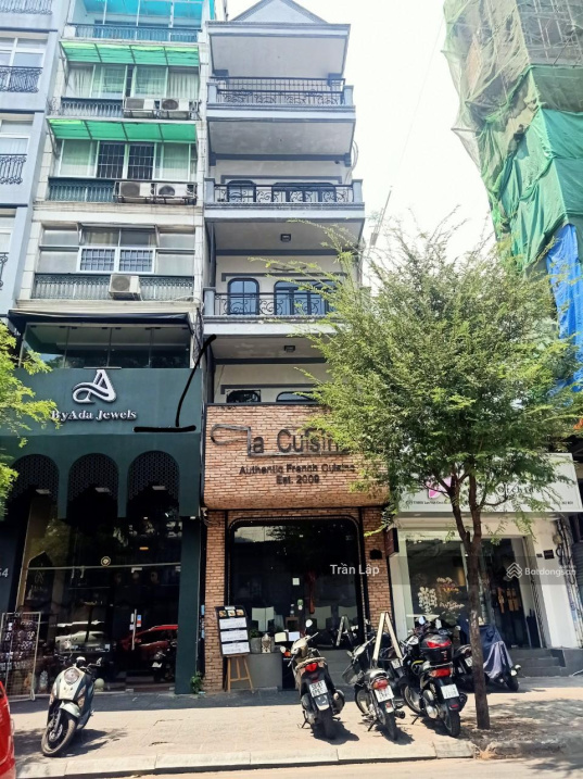 Tòa nhà 5 lầu mặt tiền đường Võ Văn Tần, P5 - Q3. DT 4,5 x 22m, giá 41 tỷ TL