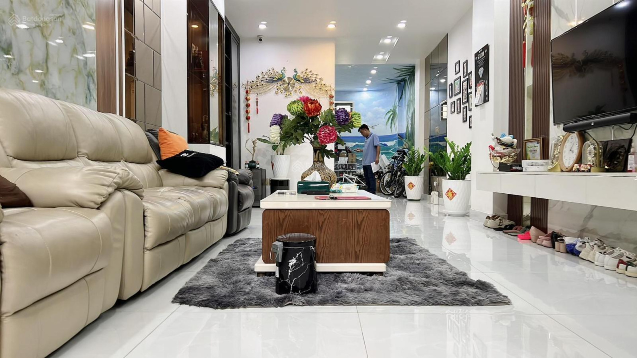 Bán nhà mặt tiền Hai Bà Trưng, Phường 8, Quận 3, giá 40 tỷ