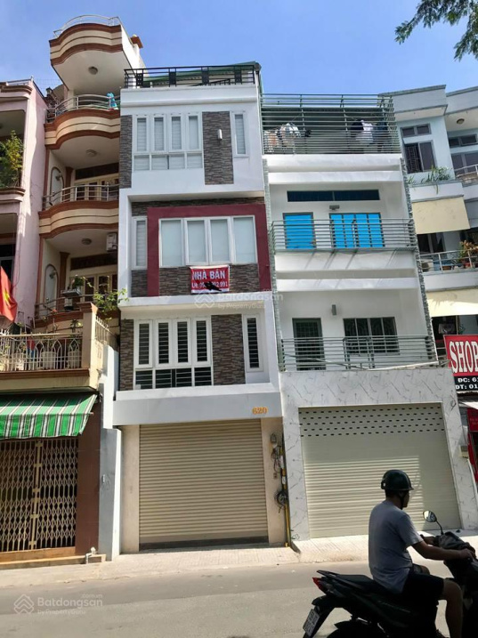 Bán tòa nhà Quận 3 giá rẻ 12 x 18m, hầm 8 lầu hiện đang cho thuê 230 tr/tháng