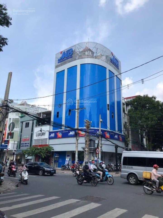 Bán nhà MT Trường Sa ngay đoạn đẹp, Quận 3, 6x18m, vuông vức hết lộ giới, nhà 4 lầu đẹp, 29 tỷ TL