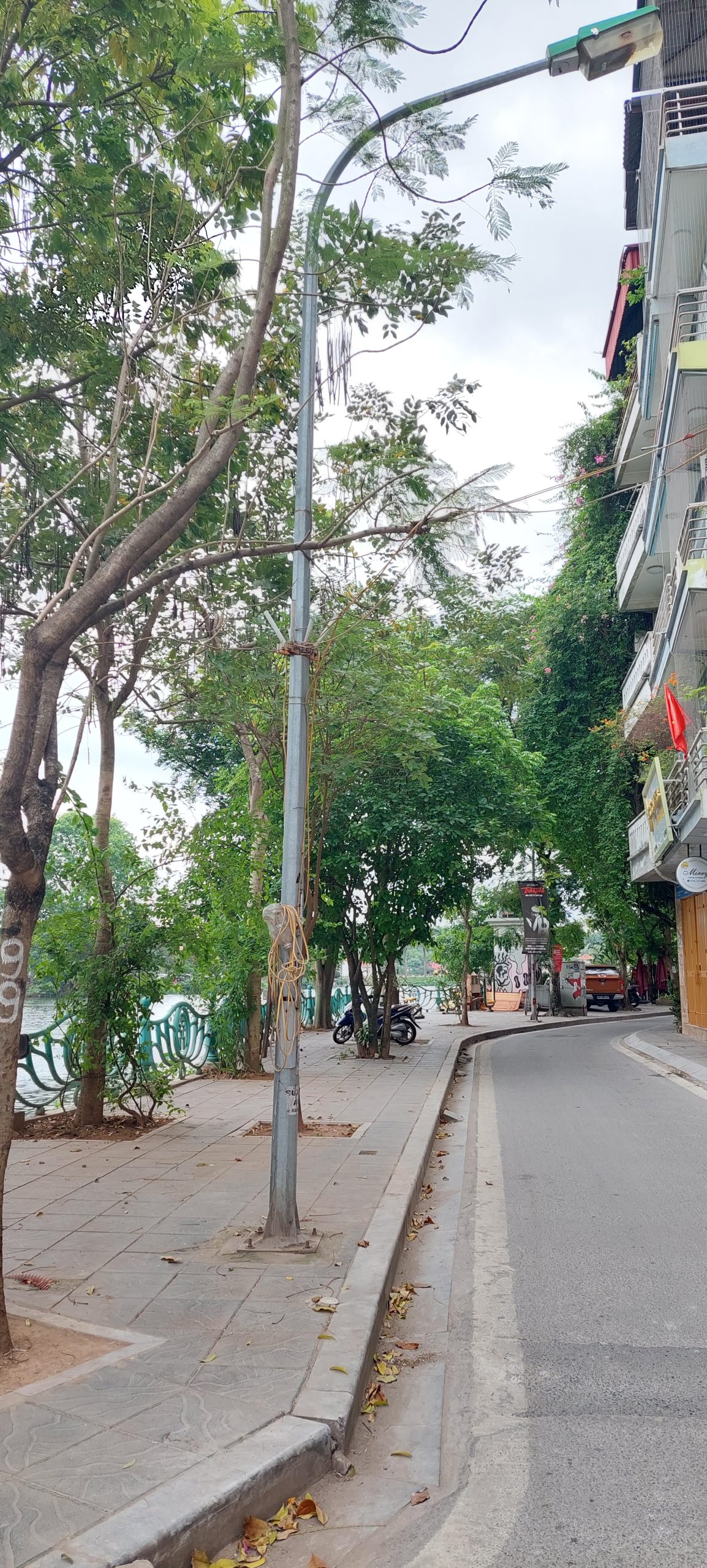 Bán toà nhà căn hộ Apartment CAO CẤP 7 tầng thang máy, dòng tiền khủng, phố Tô Ngọc Vân, Quận Tây Hồ. DT 90m2, MT rộng. Giá: 19.5 tỷ