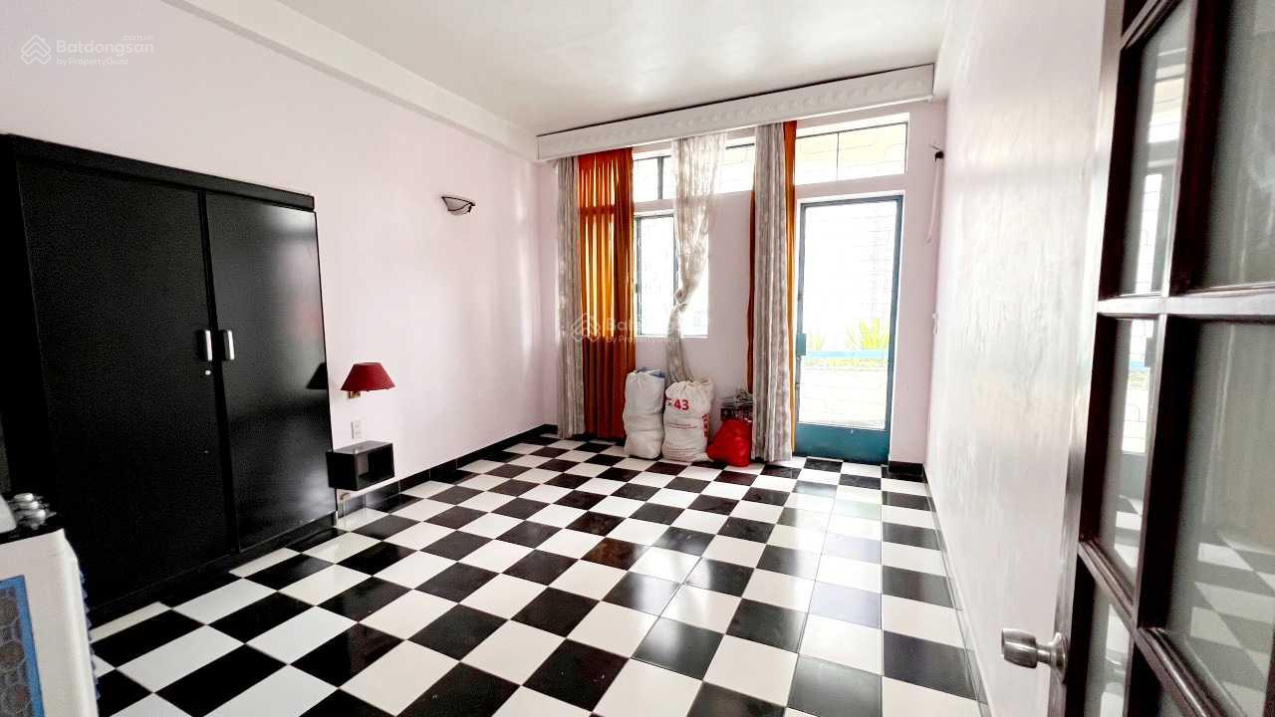 2 mặt tiền ngay Hai Bà Trưng 5 tầng thang máy chỉ 25 tỷ, Q1