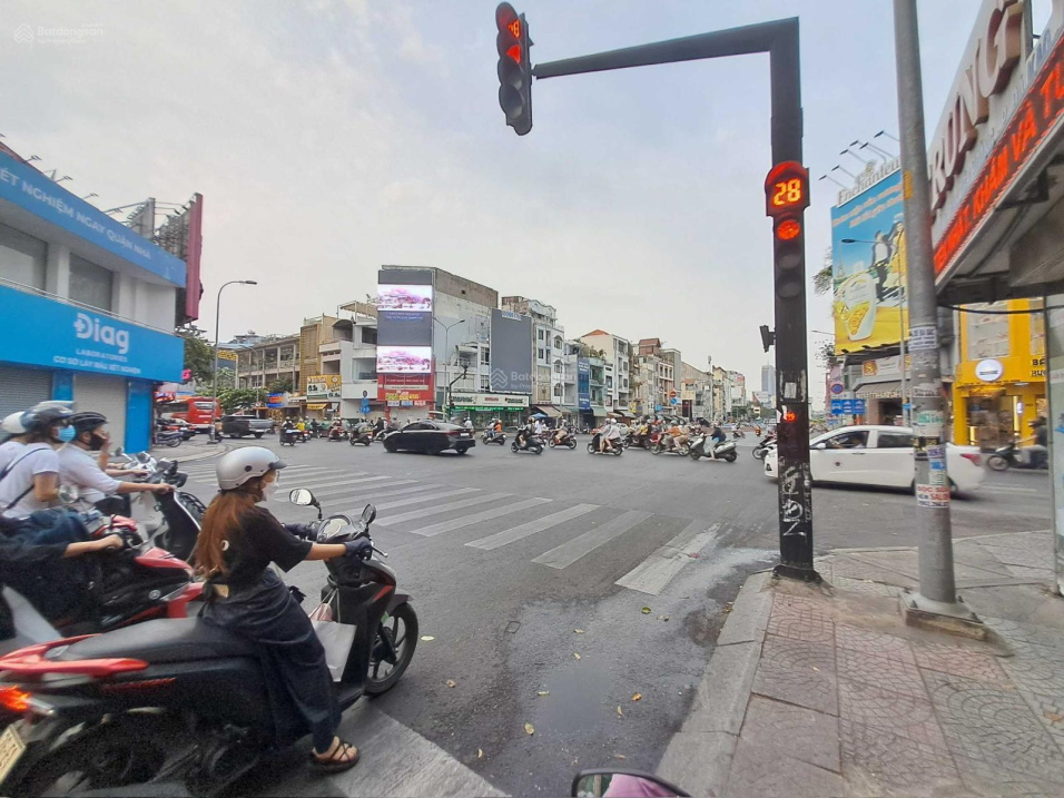 Bà tôi bán gấp mặt tiền Điện Biên Phủ góc Nam Kỳ Khởi Nghĩa 7*25m, nhà cũ, CTXD: 10L, 39 tỷ