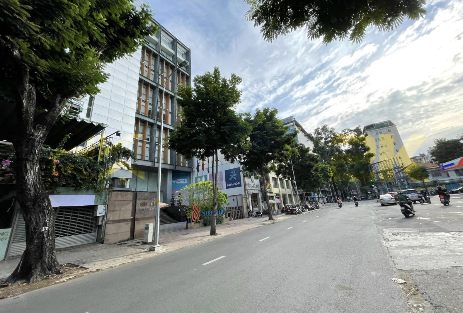 Cho thuê nhà MT Trần Cao Vân. Ngang lớn 11m. Phù hợp KD đa ngành nghề. Giá: 12.500$ (còn TL)