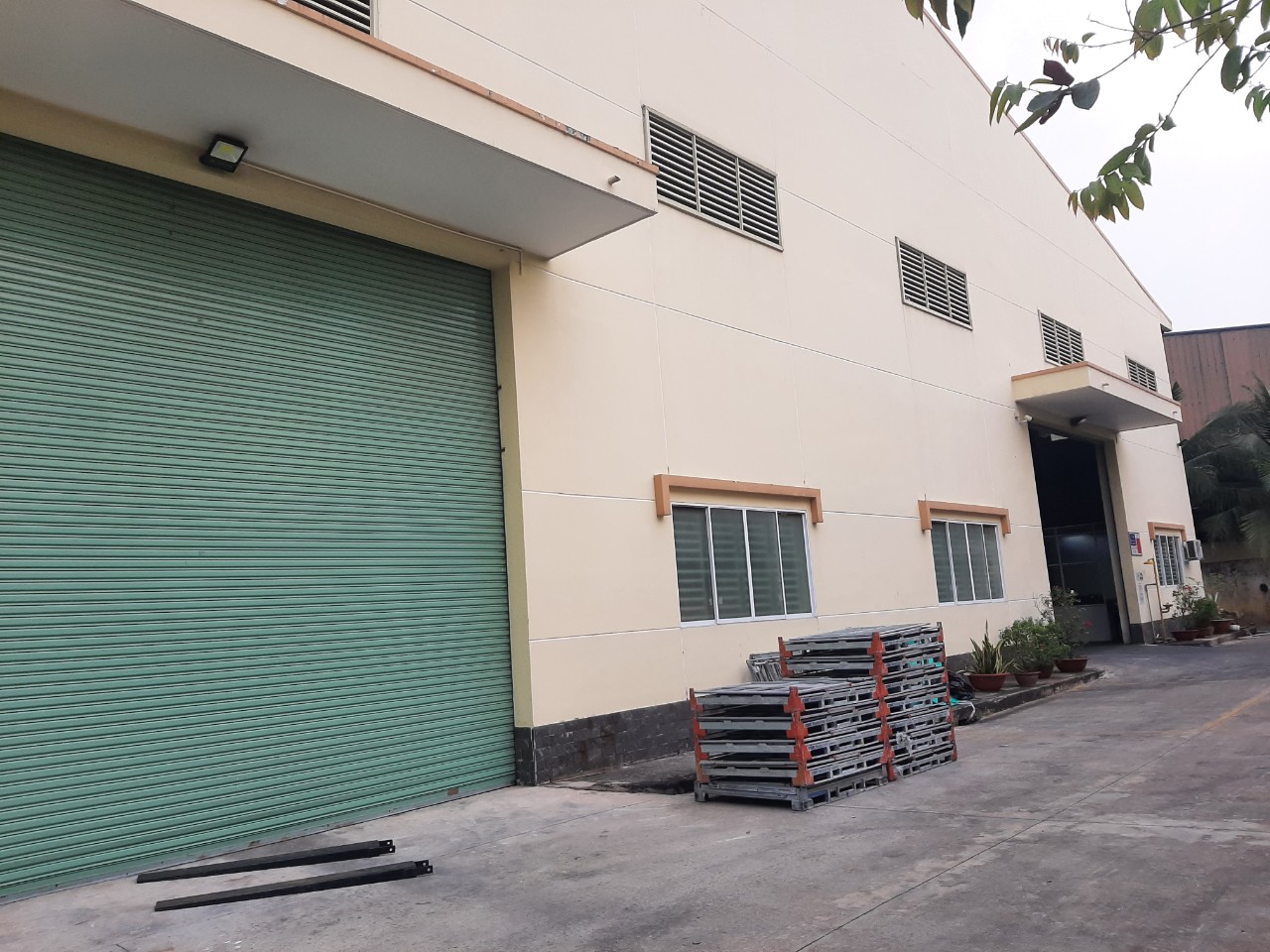 Cho thuê kho xưởng đang trống tại Khu công nghiệp Tân Đức, xã Đức Hòa Hạ, huyện Đức Hòa, tỉnh Long An