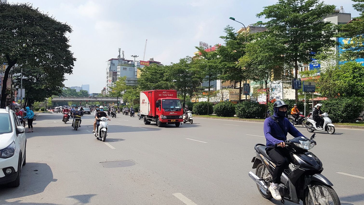 Bán nhà mặt phố Trường Chinh, Đống Đa. Hè 6m, 8 làn oto, Thang máy, KD. 200m2 x 8T 40Tỷ