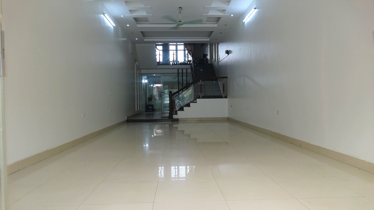 Cho thuê toà nhà 4 lầu mặt tiền đường Lê Hồng Phong, phường 4.