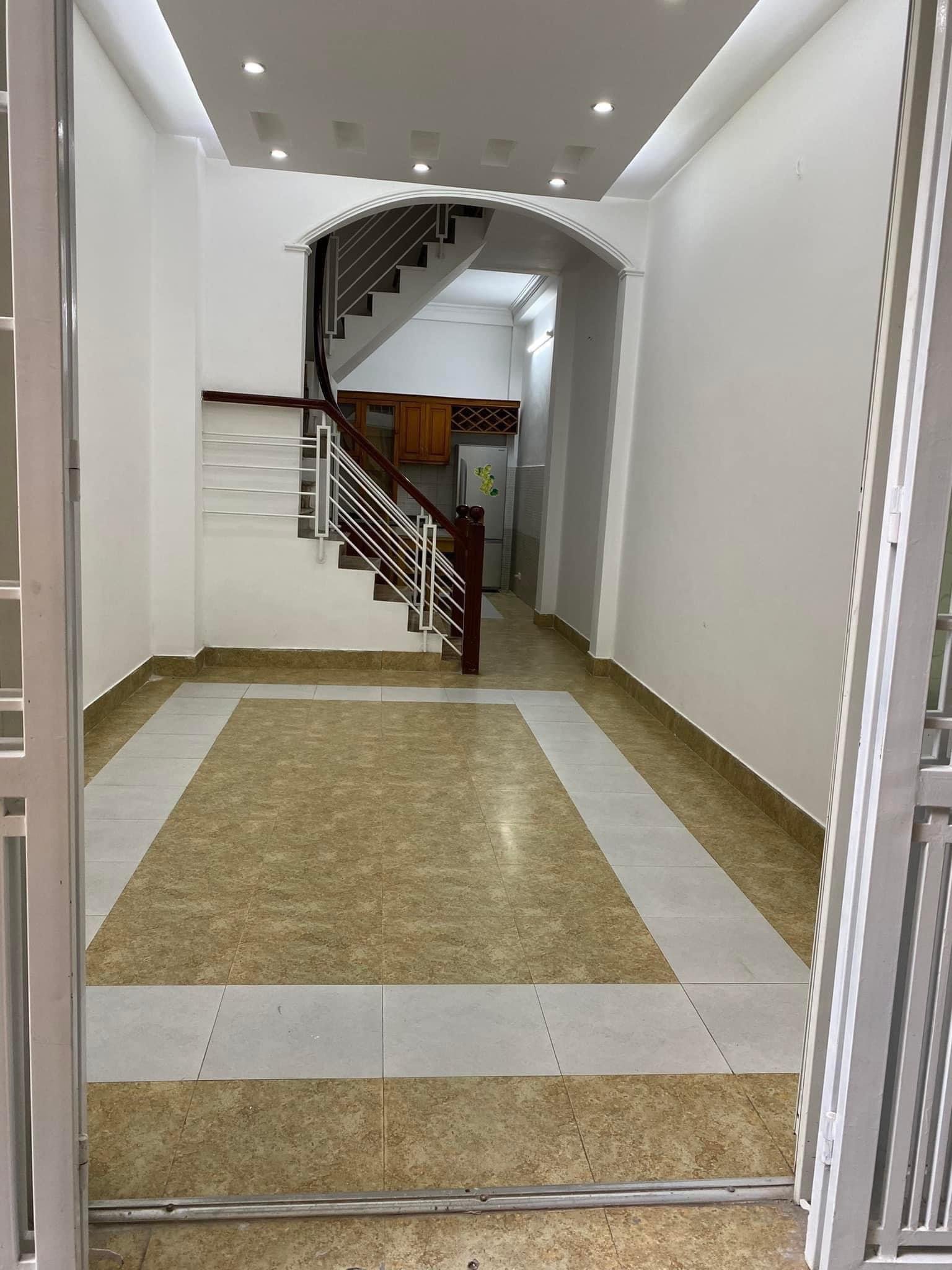 Cần bán gấp nhà ngõ 255 Cầu Giấy 40m2, 4T, đẹp lung linh về ở ngay, 4.45 tỷ