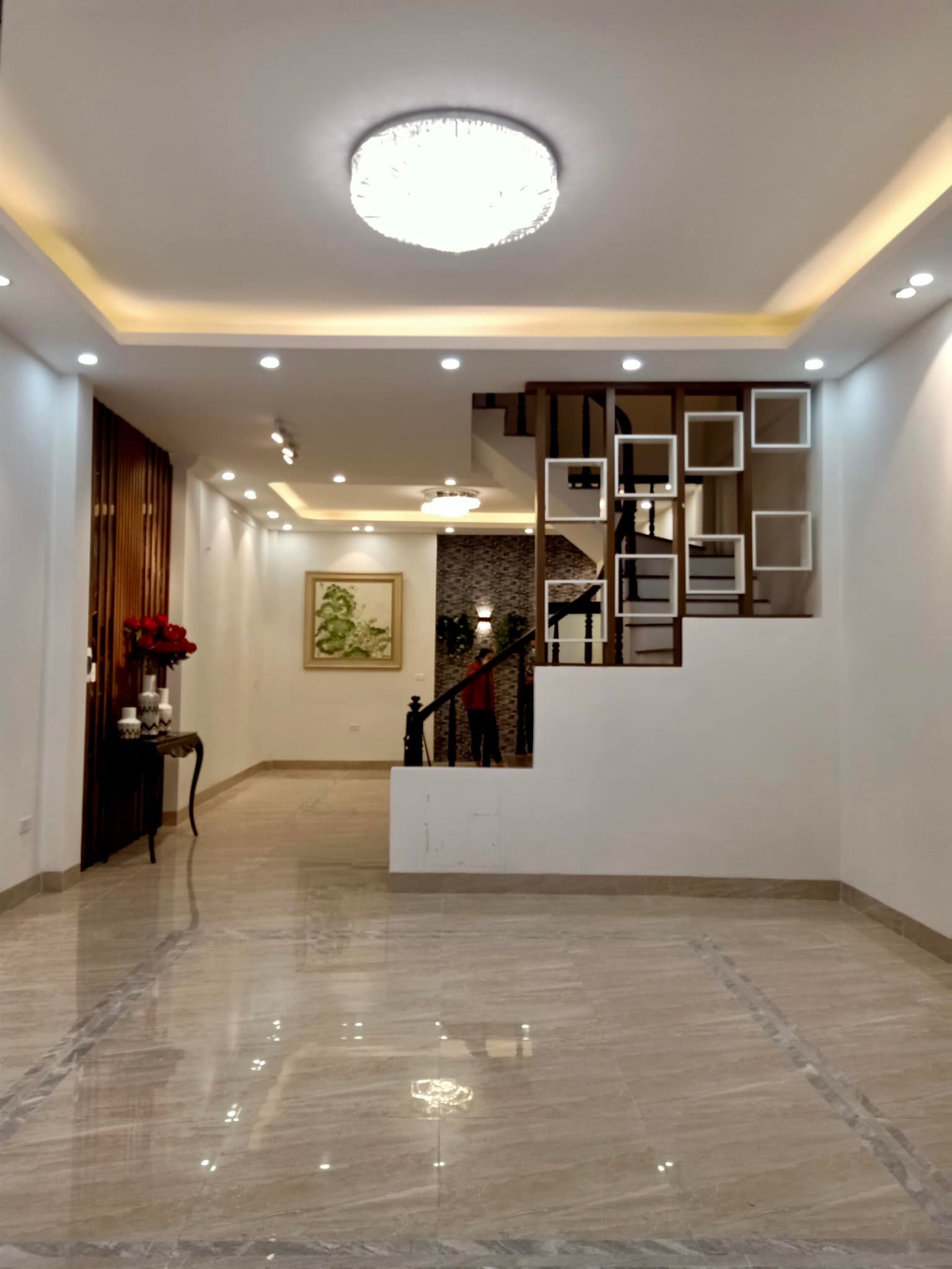 BÁN NHÀ 5 TẦNG 75M2 KHU PHÂN LÔ GẦN MẶT PHỐ NGUYỄN LƯƠNG BẰNG, TRƯỚC CỬA ĐƯỜNG 8M, VỈA HÈ RỘNG.