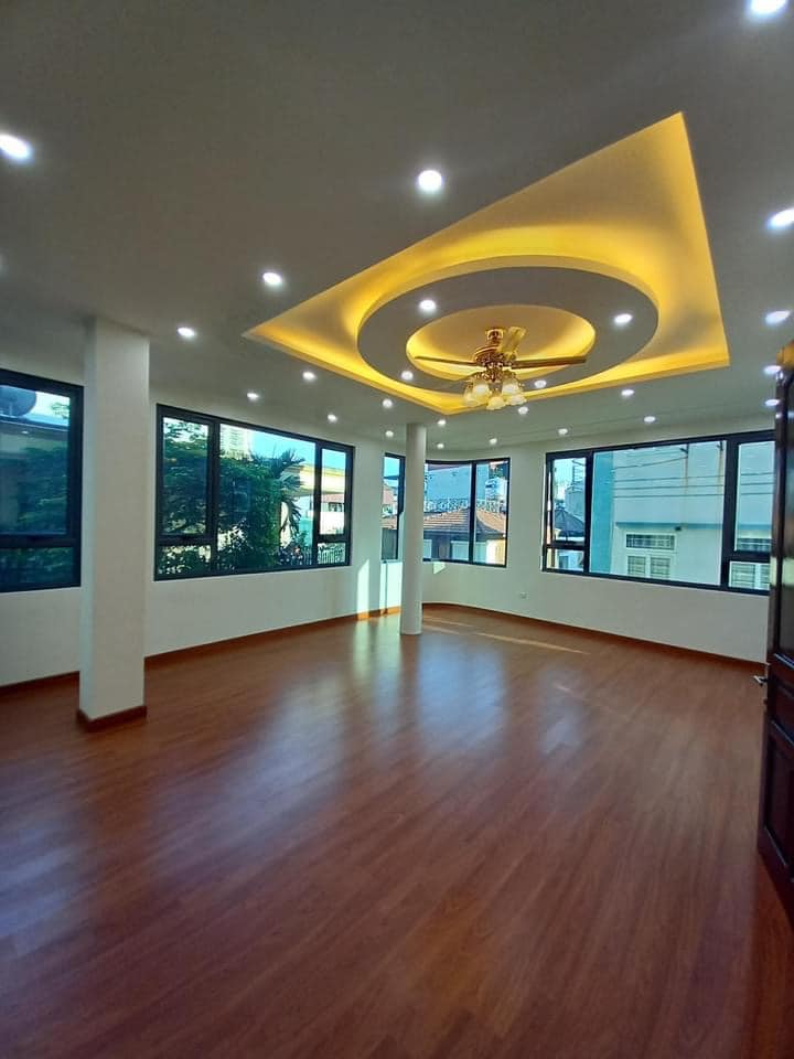 Bán nhà đường Khương Đình, 50m2, 4 tầng, phân lô, ô tô, nhà mới tặng nội thất nhập khẩu.