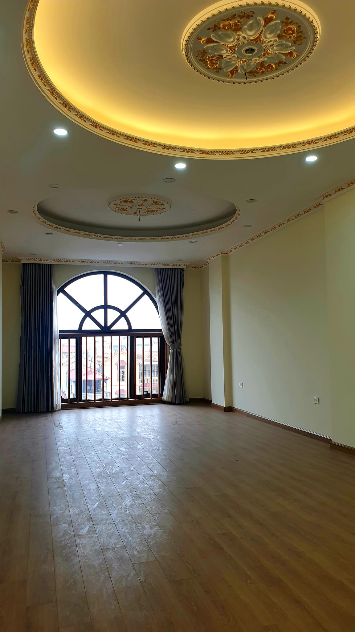 Bán căn nhà 88m2 phố Âu Cơ, Tây Hồ Gara Ô tô Lô góc Thang Máy 9.2 Tỷ