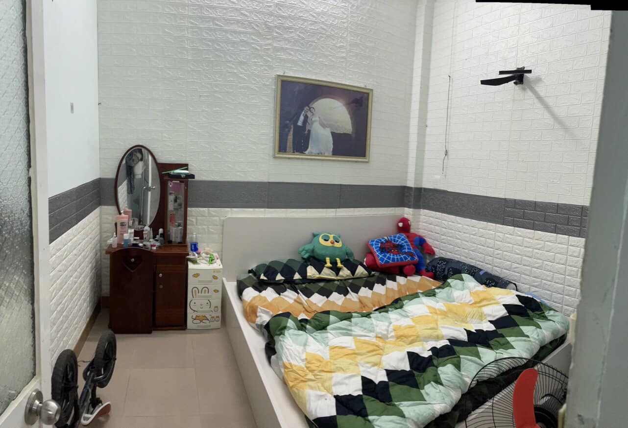 Bán nhà Huỳnh Ngọc Huệ diện tích 100m xây 2 tầng, mặt tiền 7m. Giá 8 tỷ.