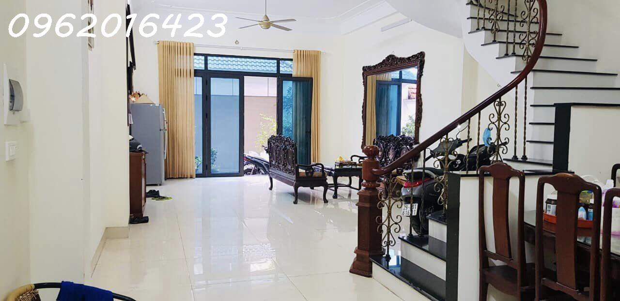 Bán Nhà Nghi Tàm Tây Hồ, 16 Tỷ 110m Mặt Tiền 5.5m, 3 Oto Tránh 2 Thoáng Kinh Doanh