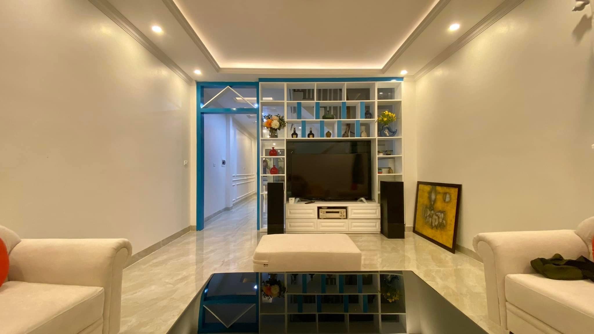 Bán nhà mặt phố Ô Chợ Dừa, Đống Đa 62m, 5 tầng, mt 5.5m, giá: 32 tỷ