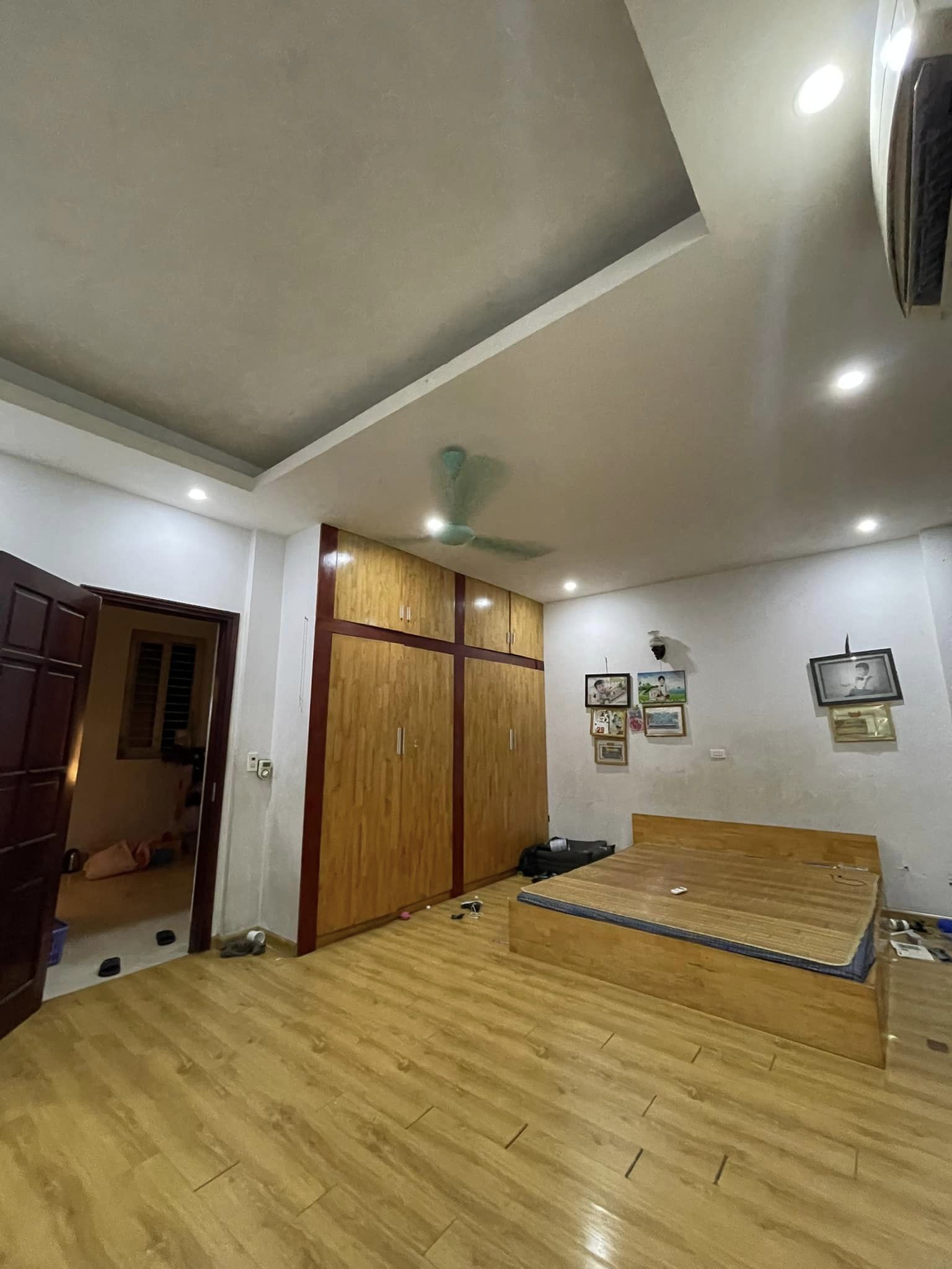 Bán căn nhà 83m2 phố Âu Cơ, Tây Hồ Dân xây 6 phòng ngủ Ngõ 2 Ô tô tránh 10m 6.9 Tỷ