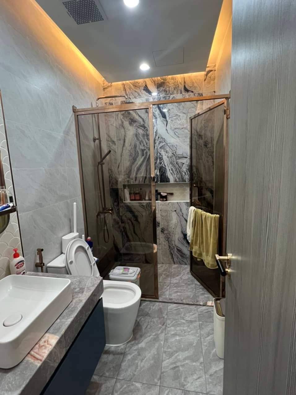 Bán nhà ngay chợ phú trung tân phú 45m2 1 lầu