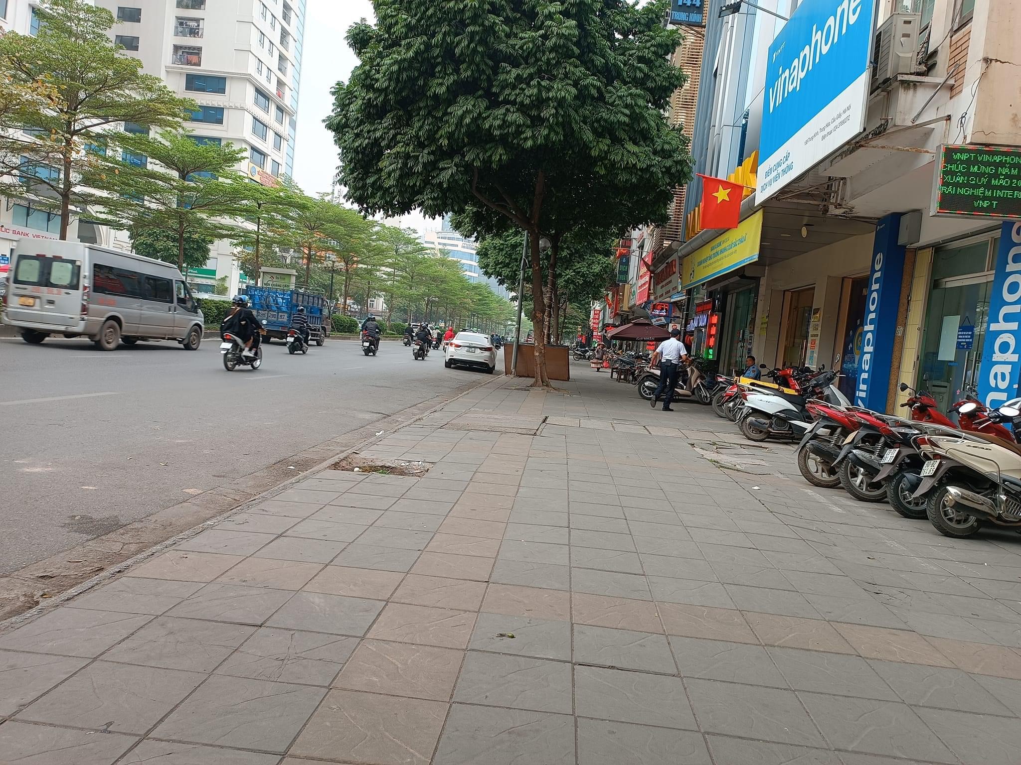 Bán nhà mặt phố Quận Cầu giấy - mặt phố vip -vỉa hè 2bên rộng 6m- kinh doanh đỉnh mọi loại hình- dòng tiền cho thuê ổn định 45tr/tháng