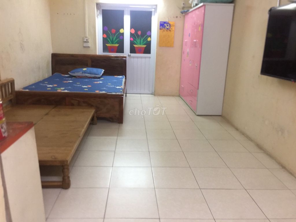 Cho thuê căn hộ tập thể: phòng 408, nhà A2, Ngõ 199 Hồ Tùng Mậu, Quận Nam Từ Liêm, Hà Nội.