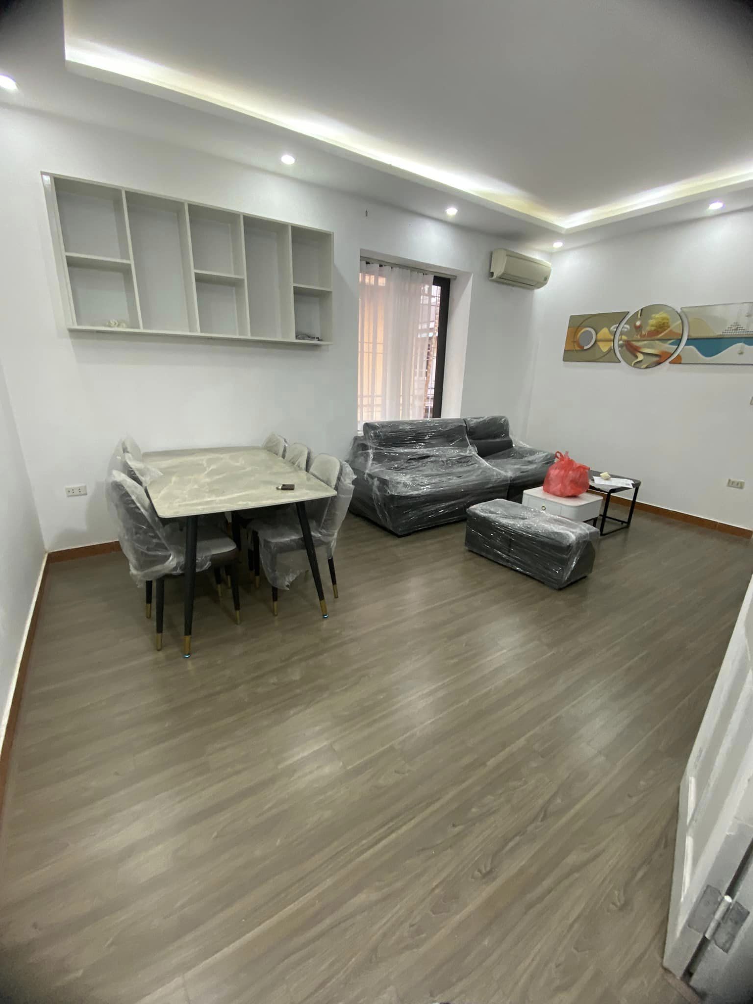 HOT HOT HOT - TT Tầng 2 - Ô TÔ ĐỖ CỬA - FULL NỘI THẤT- VỊ TRÍ ĐỈNH